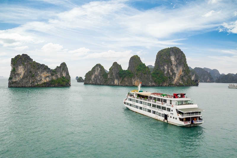 Bai Tu Long Bay cruise